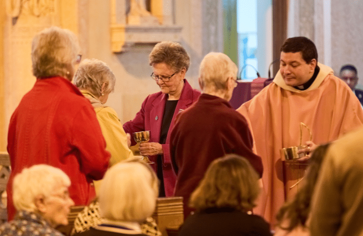 S. Tesa handing out communion.